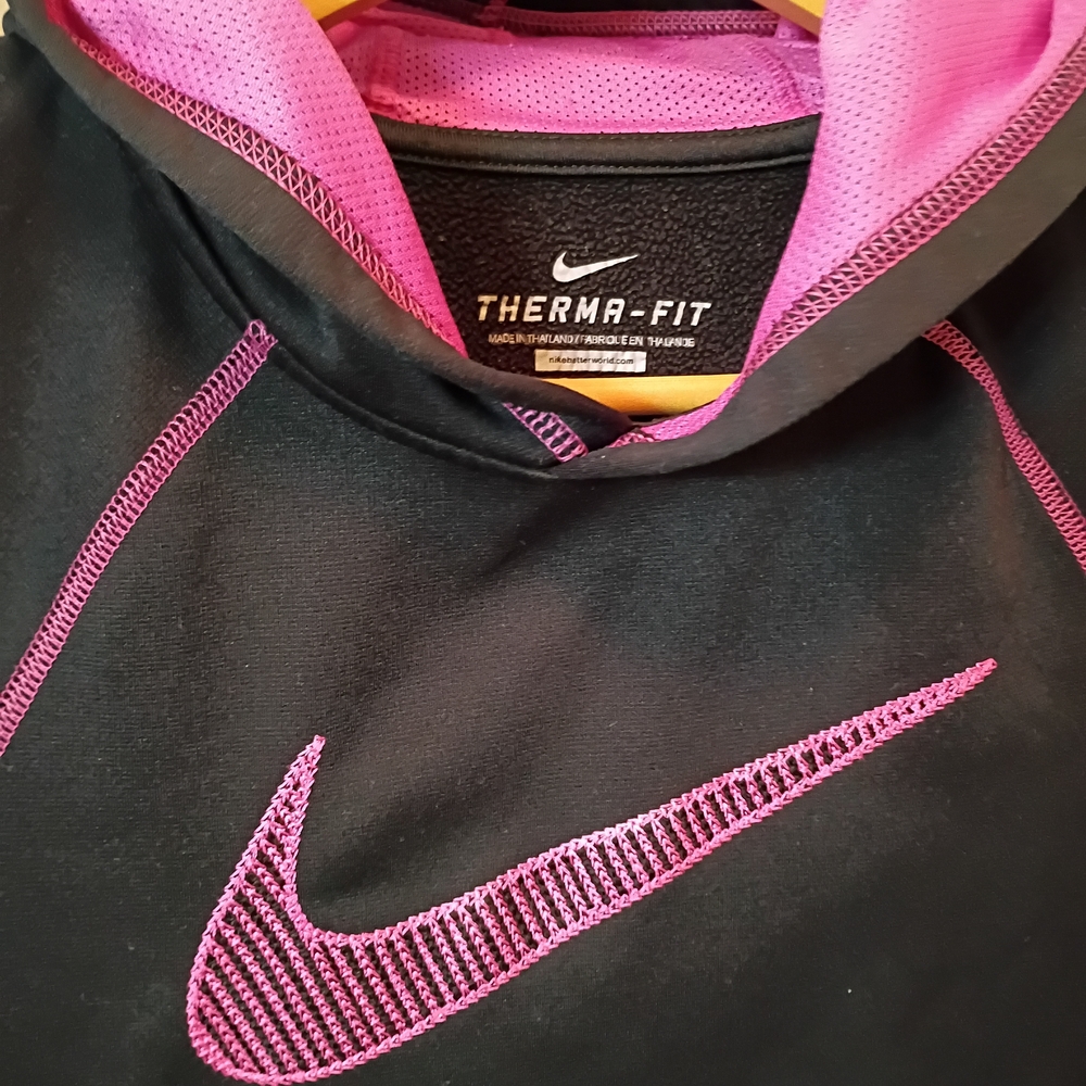 Women's Nike Therma Fit Swoosh Hoodie Size Small Black With Hot Pink - Picture 3 of 5
